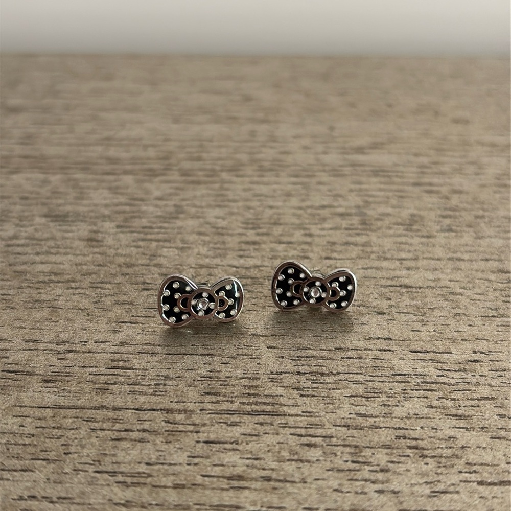 Sanrio Hello Kitty black bow earrings